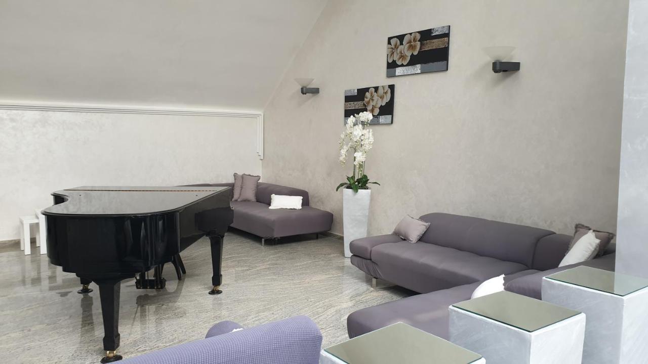 Decollatura Palahotel Vallenoce מראה חיצוני תמונה