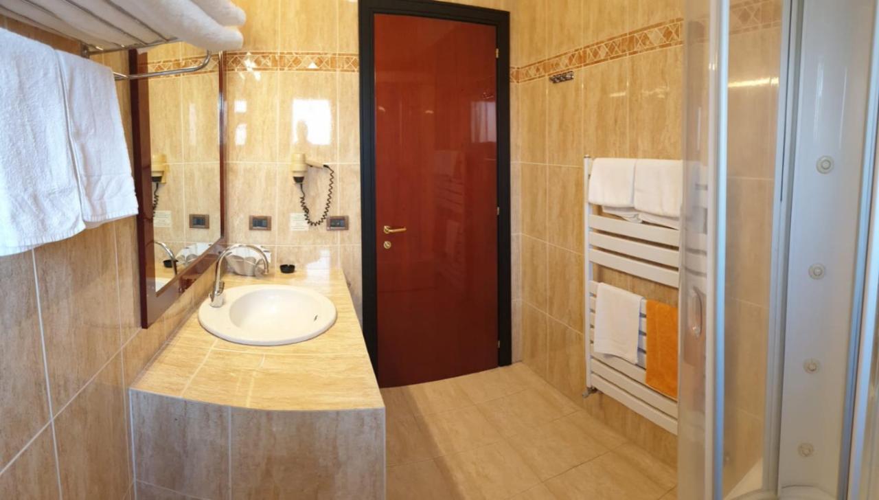 Decollatura Palahotel Vallenoce מראה חיצוני תמונה