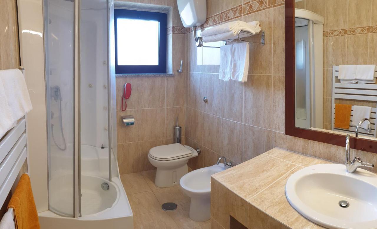 Decollatura Palahotel Vallenoce מראה חיצוני תמונה